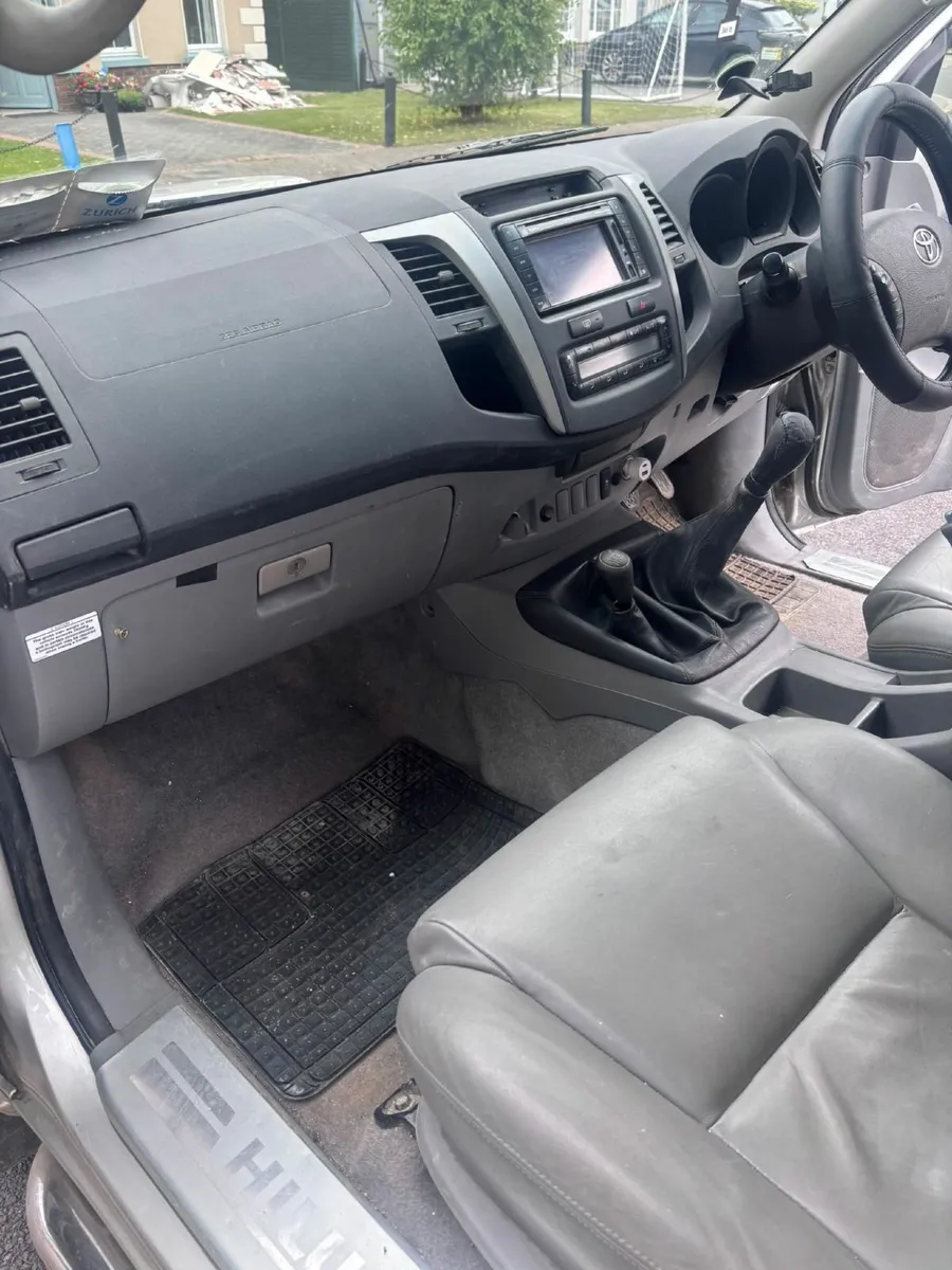 Toyota Hilux invincible d4d - Image 2