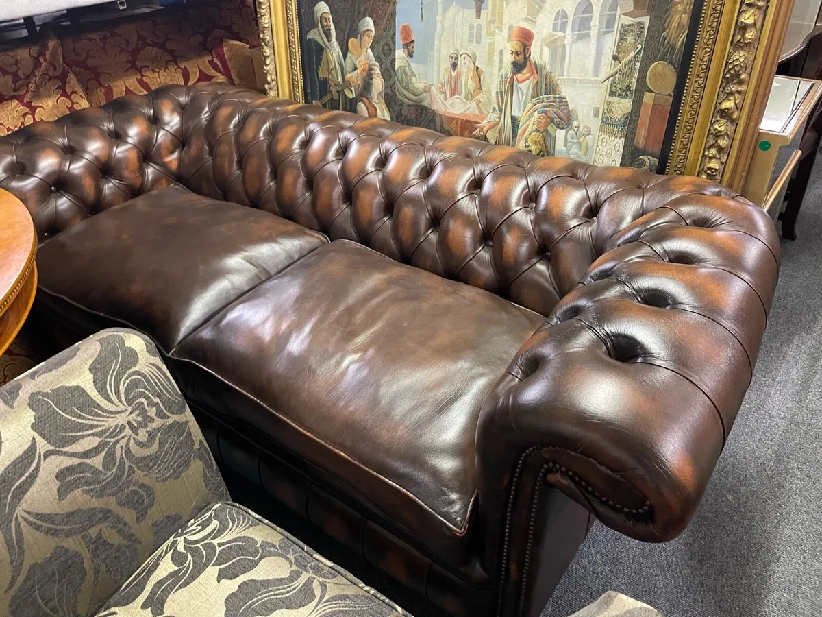 Chocolate 🍫 brown leather chesterfield sofa