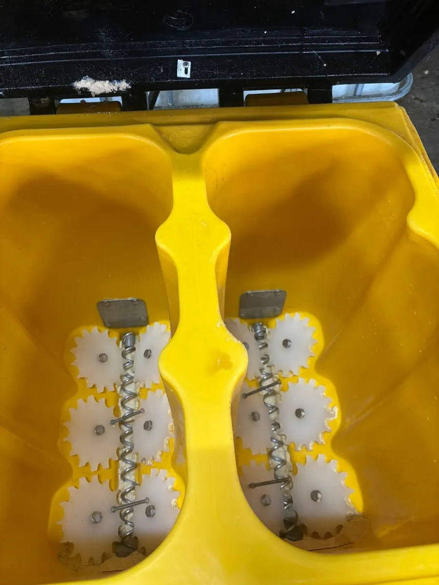 Jfc automatic calf feeder - Image 1
