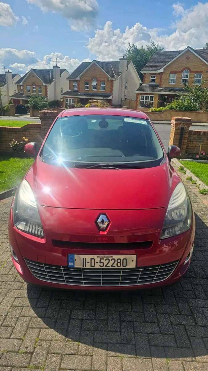 Renaultgrand scenic tomtom,new 4 tyres, new battry - Image 1