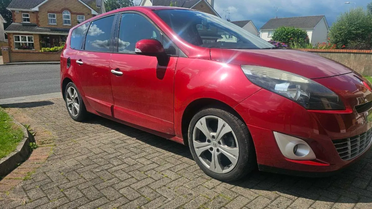 Renaultgrand scenic tomtom,new 4 tyres, new battry - Image 2