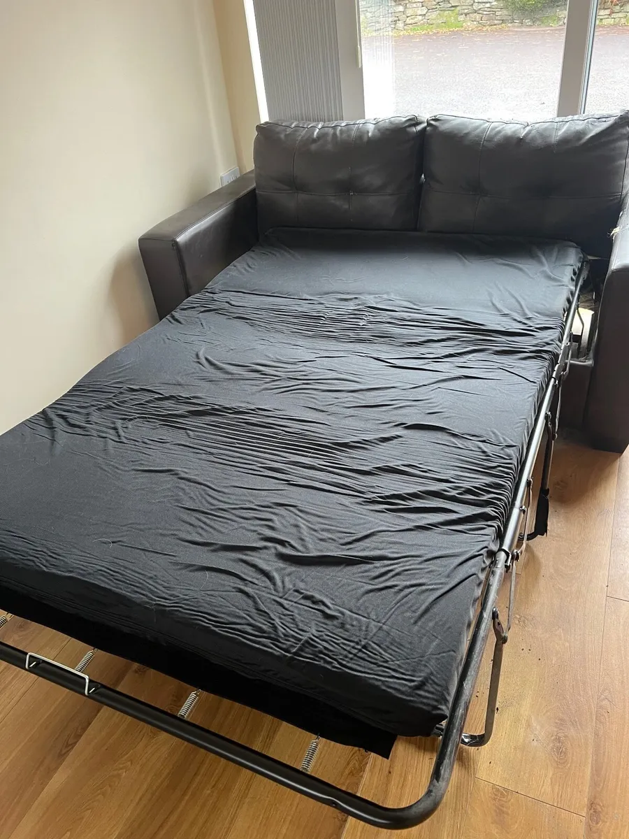 2 seater sofa bed free to take away - Image 1