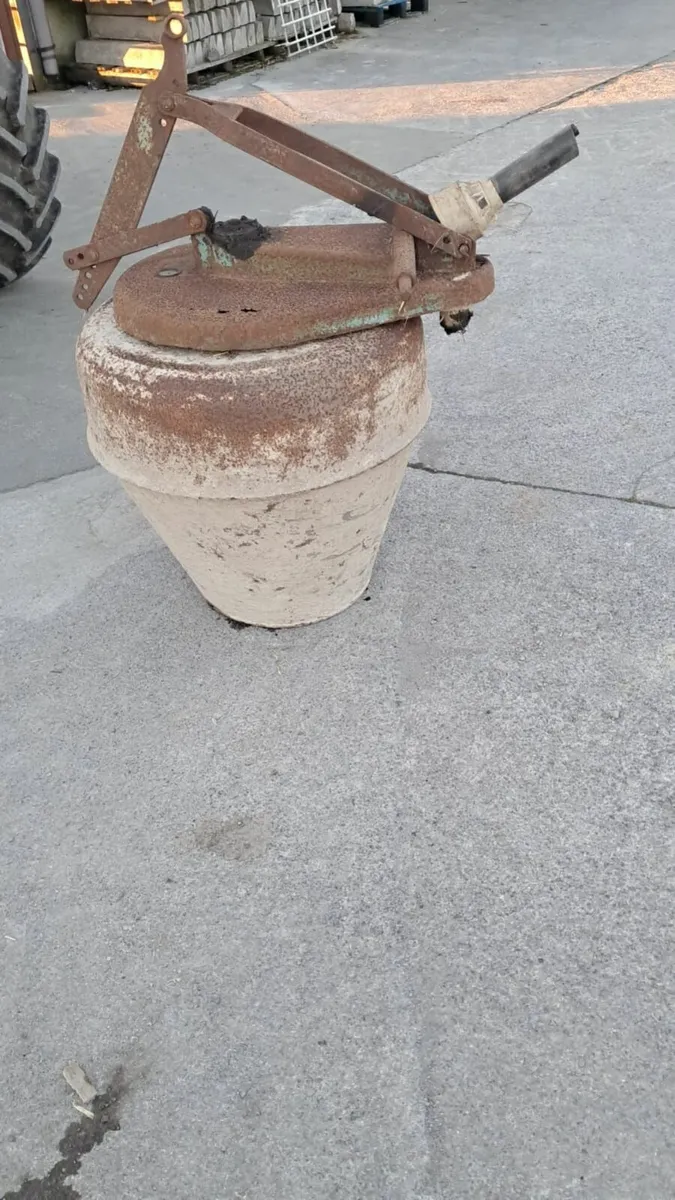 Lamb weighing scales / cement mixer - Image 2
