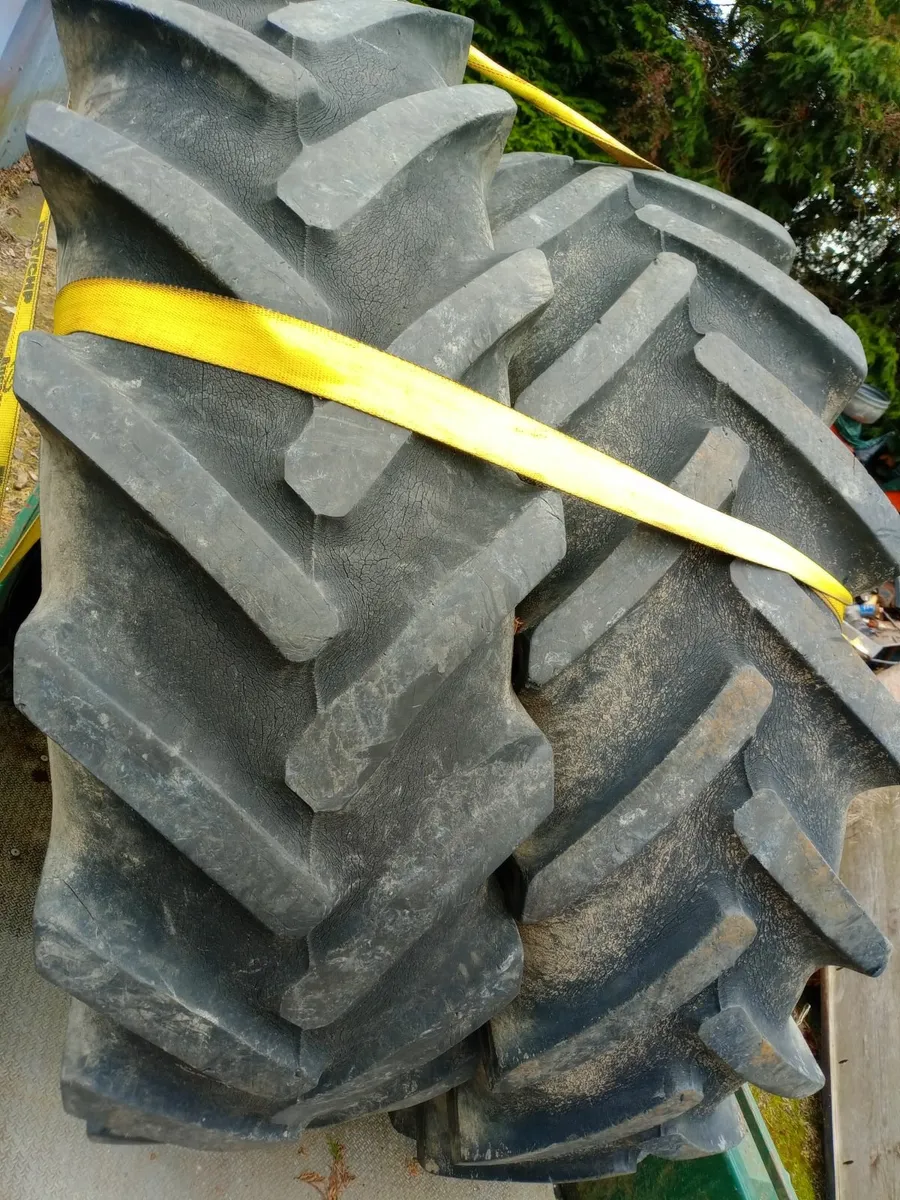 Tractor rear tires 16.9 34 - Image 1