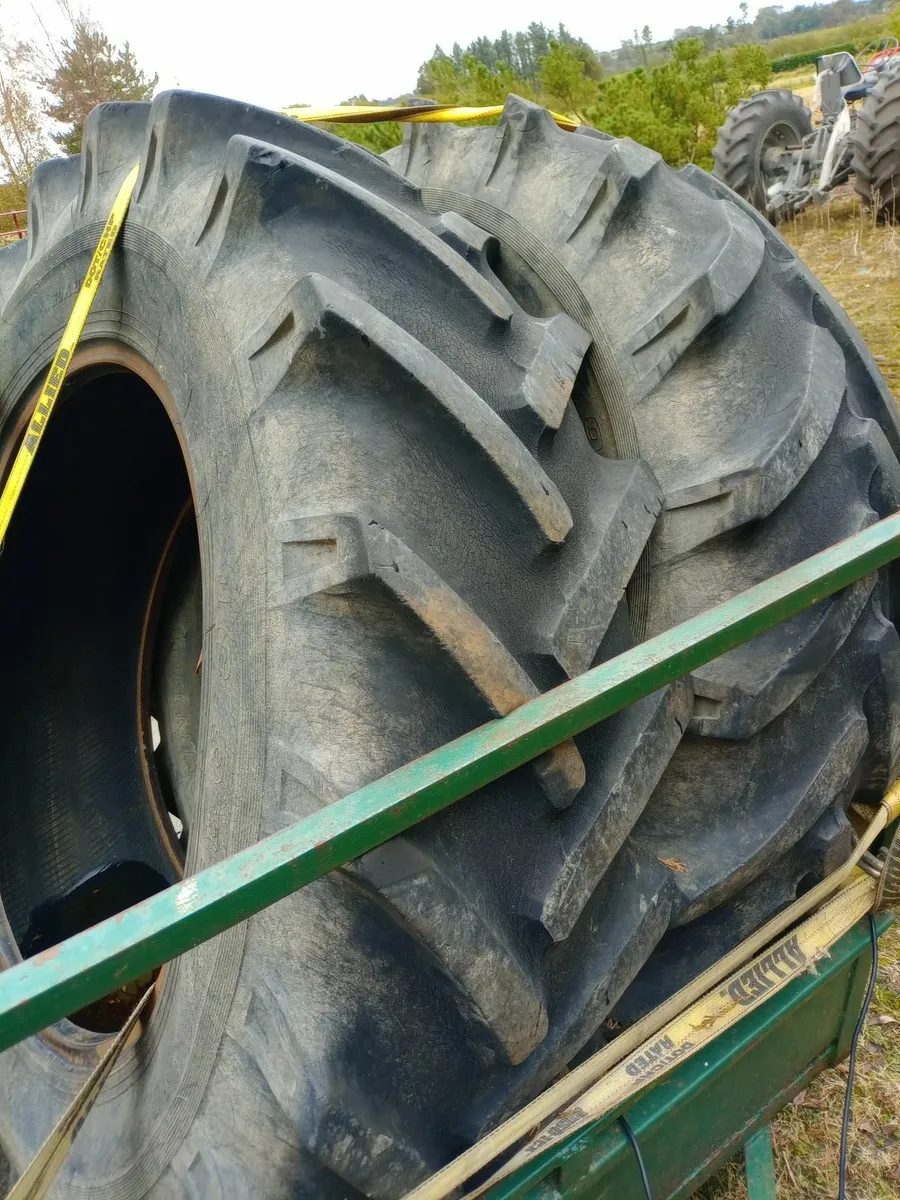 Tractor rear tires 16.9 34 - Image 3