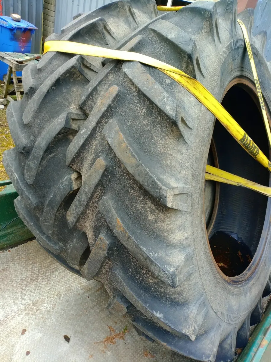 Tractor rear tires 13.9 x34in - Image 1