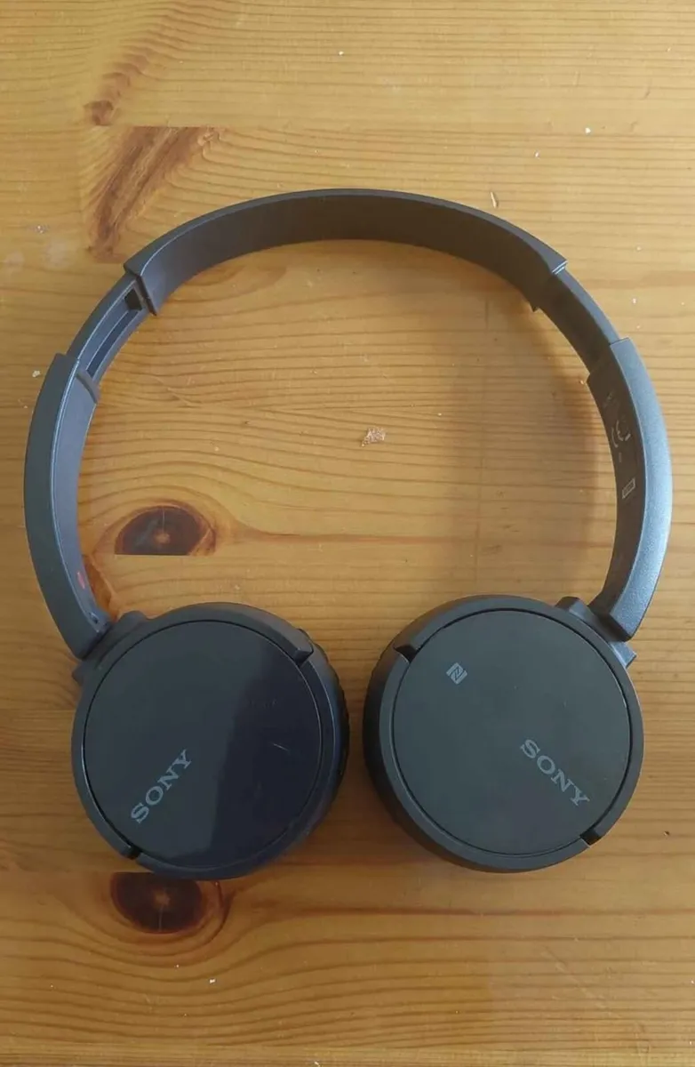 Sony headphones - Image 1