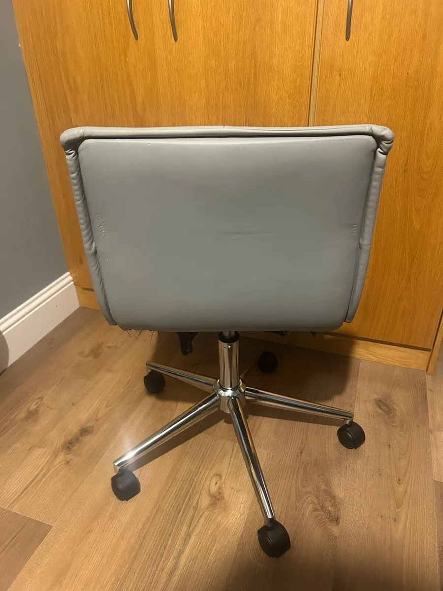Office chair - Image 2
