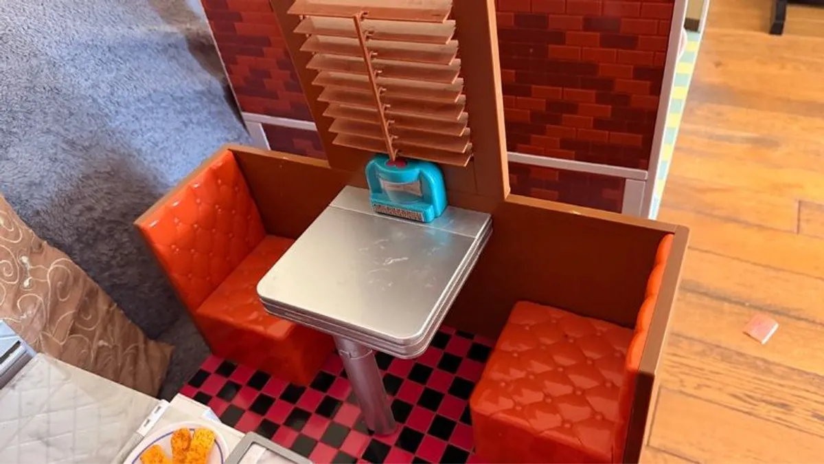 Our Generation Retro Diner Playset - Image 2