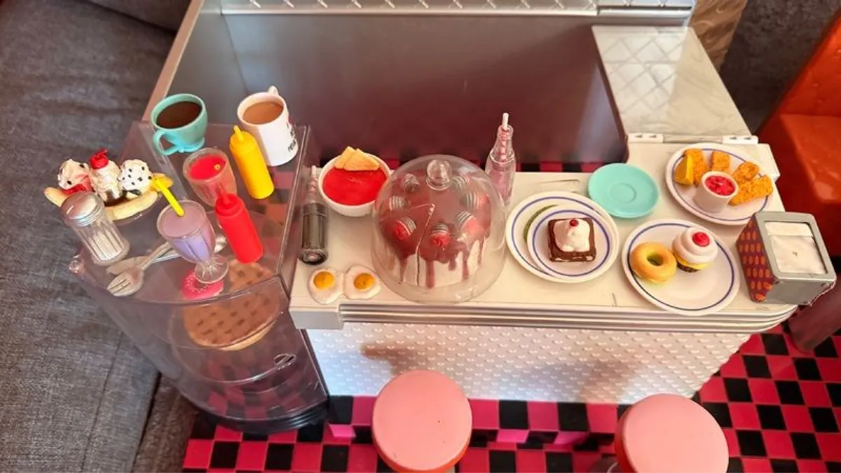 Our Generation Retro Diner Playset - Image 3