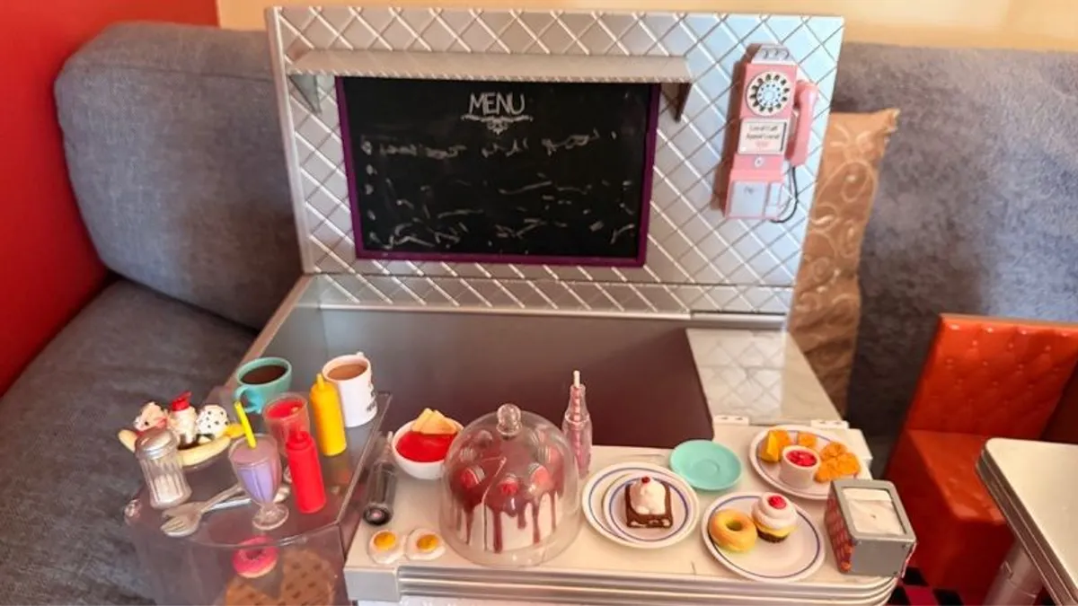 Our Generation Retro Diner Playset - Image 4