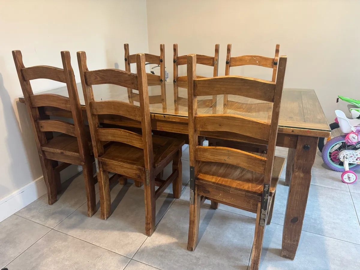Wooden table, 6 chairs and glass top - Image 1