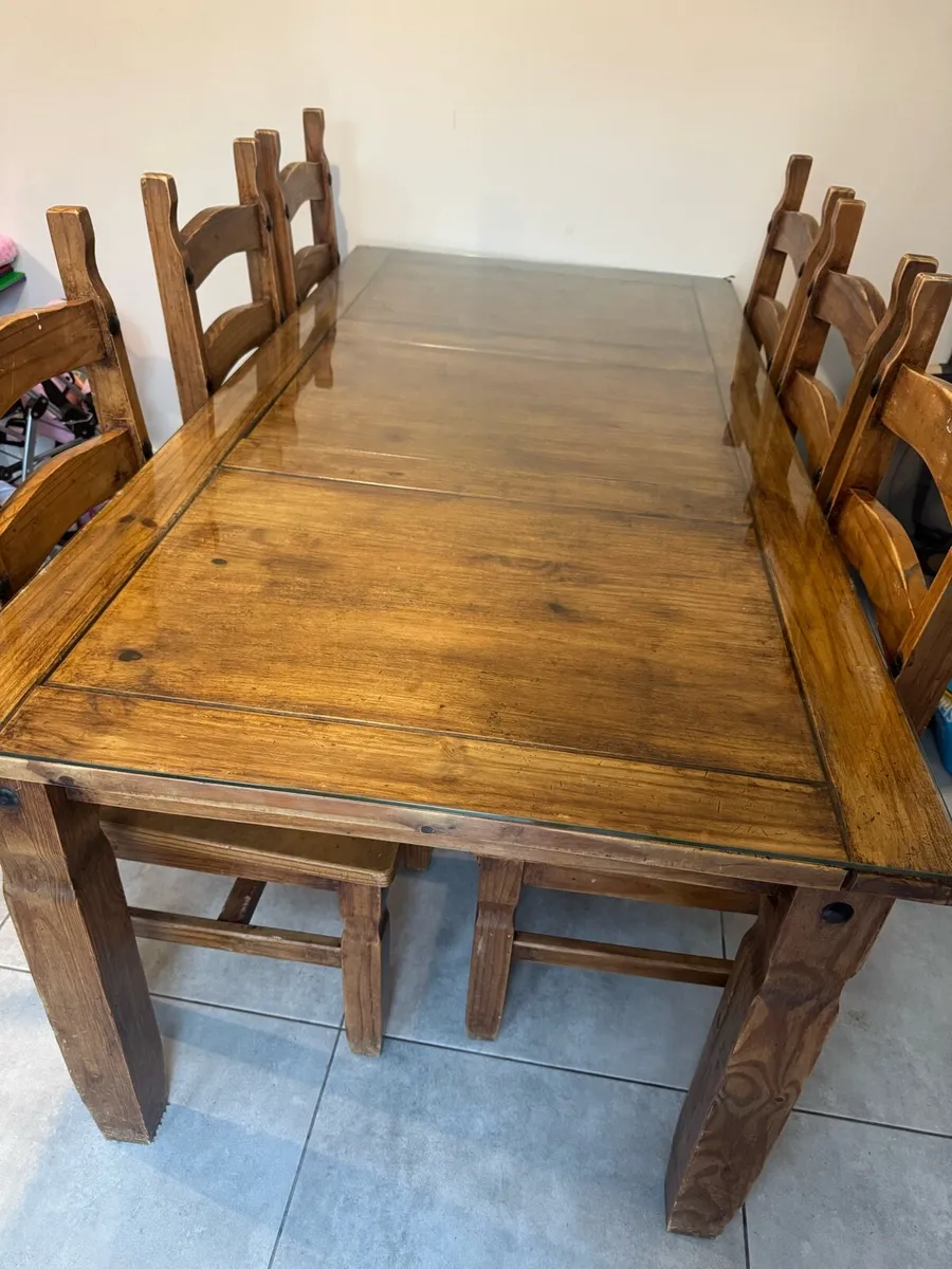 Wooden table, 6 chairs and glass top - Image 2
