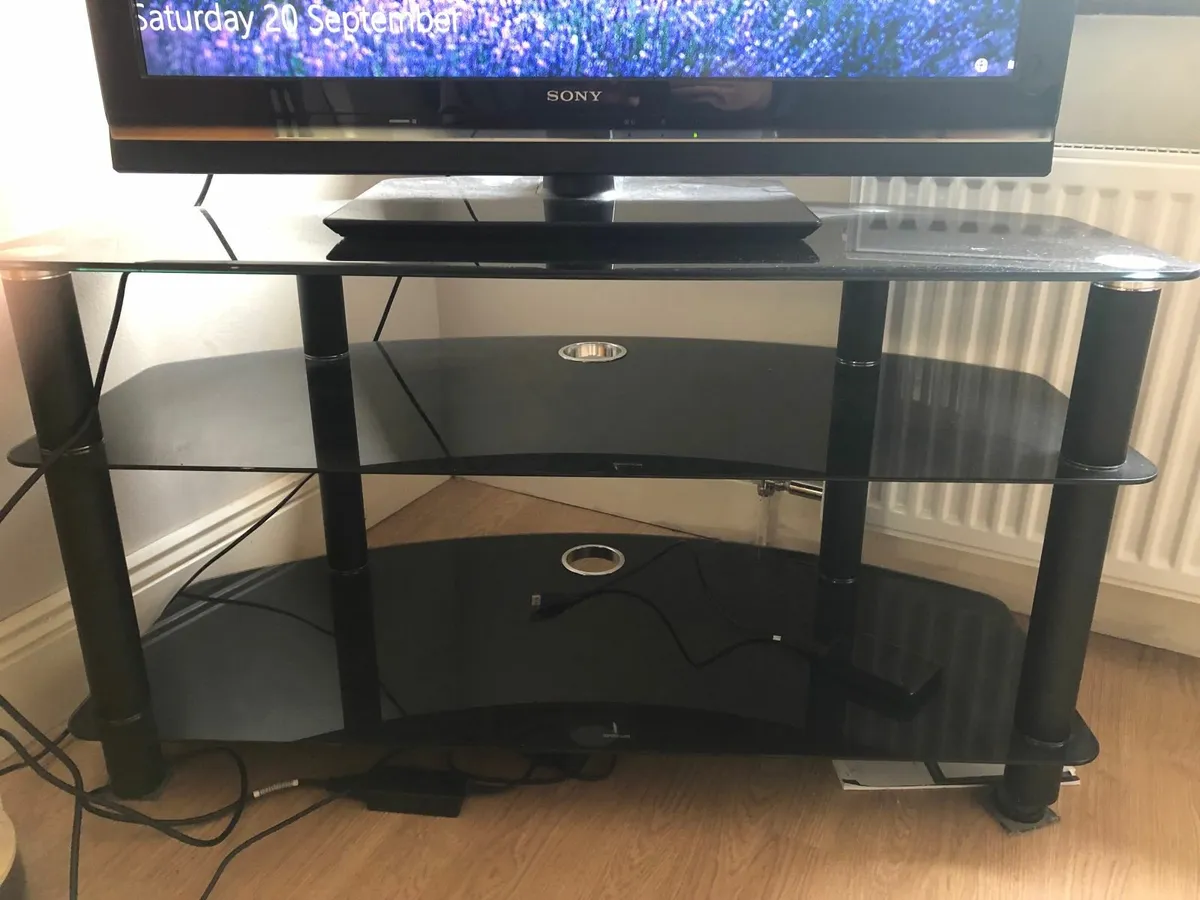 37 " Sony Bravia TV 1080p LCD & Remote + Stand - Image 2