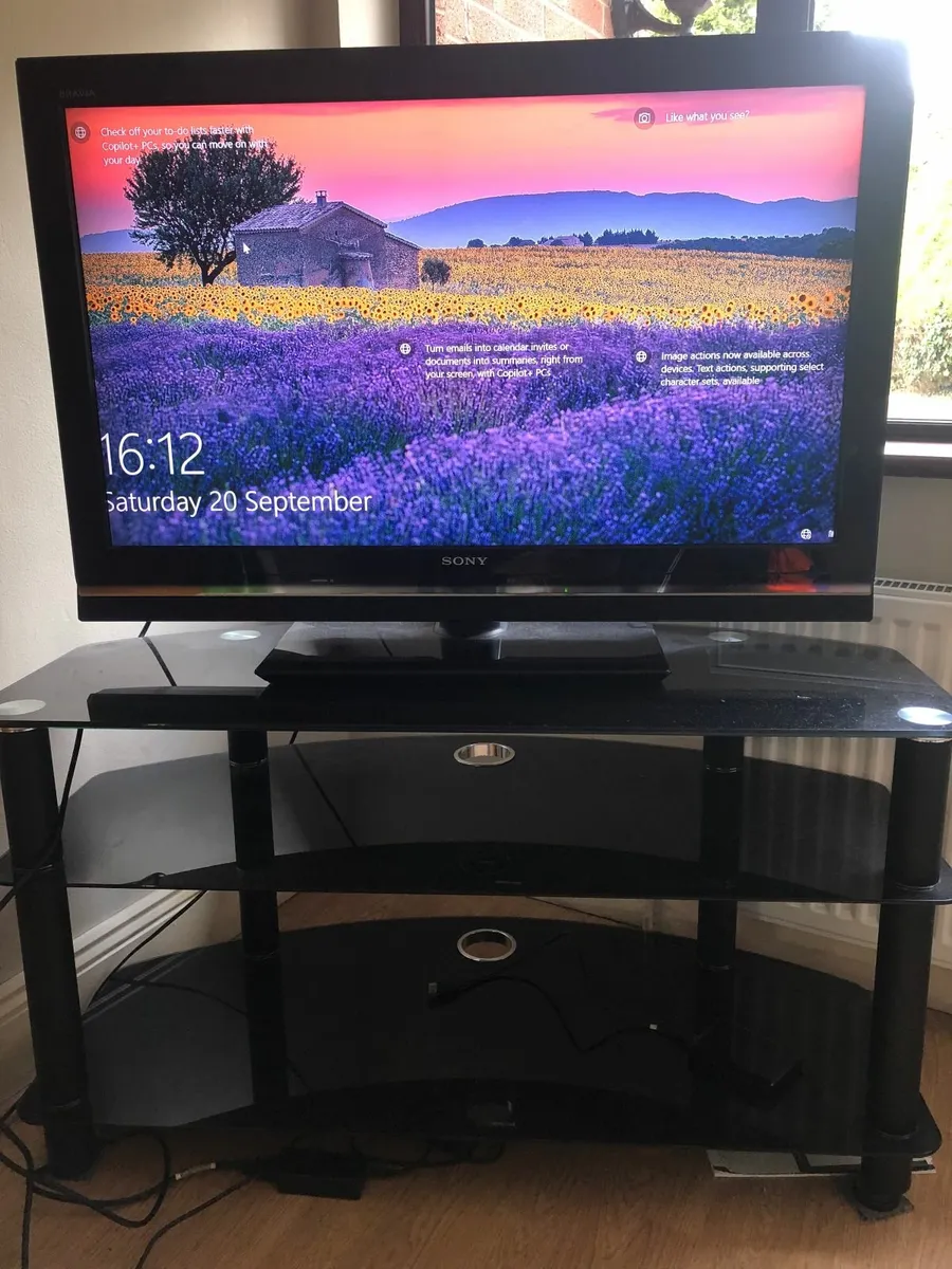 37 " Sony Bravia TV 1080p LCD & Remote + Stand - Image 3