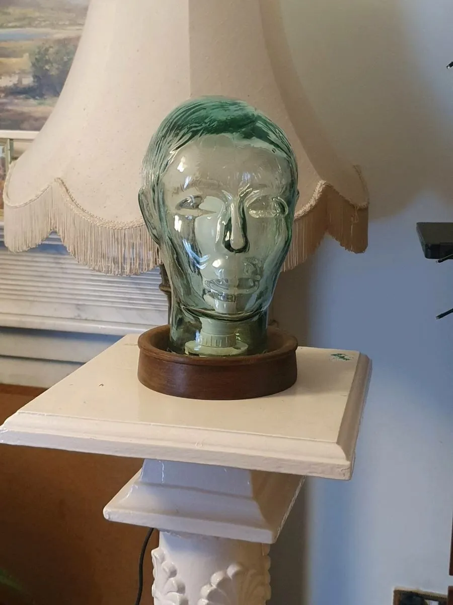 Vintage glass mannequin head lamp - Image 2