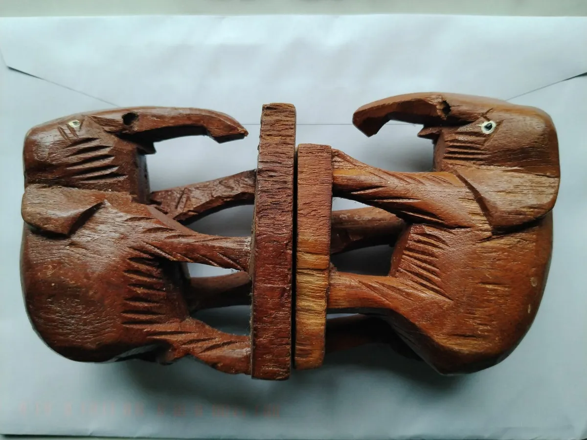 Carved wooden elephants x 2 - Image 2