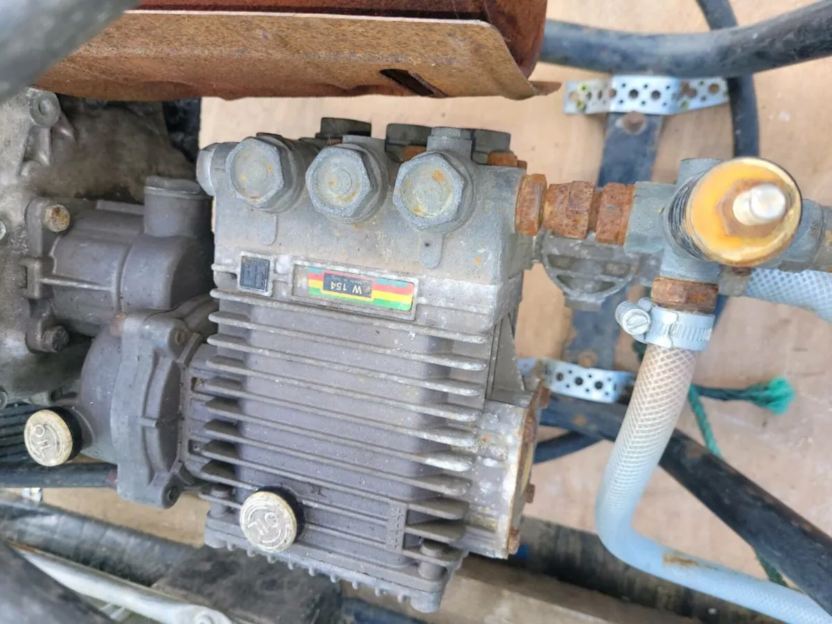 Mobile power washer unit honda engine - Image 3