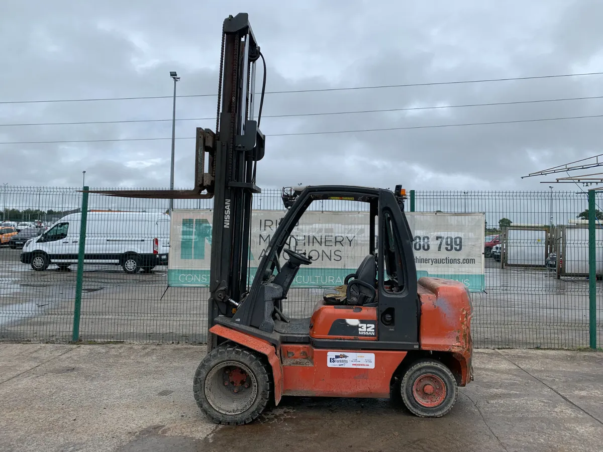 UNRESERVED NISSAN 3.32T DIESEL FORKLIFT FOR AUCTIO - Image 2