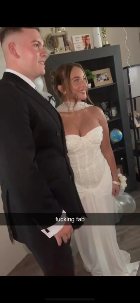 gown - Image 4