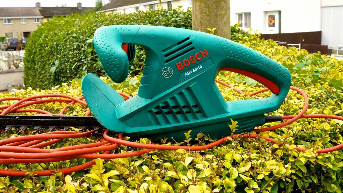Eletcric Hedge Trimmer €20 - Image 1