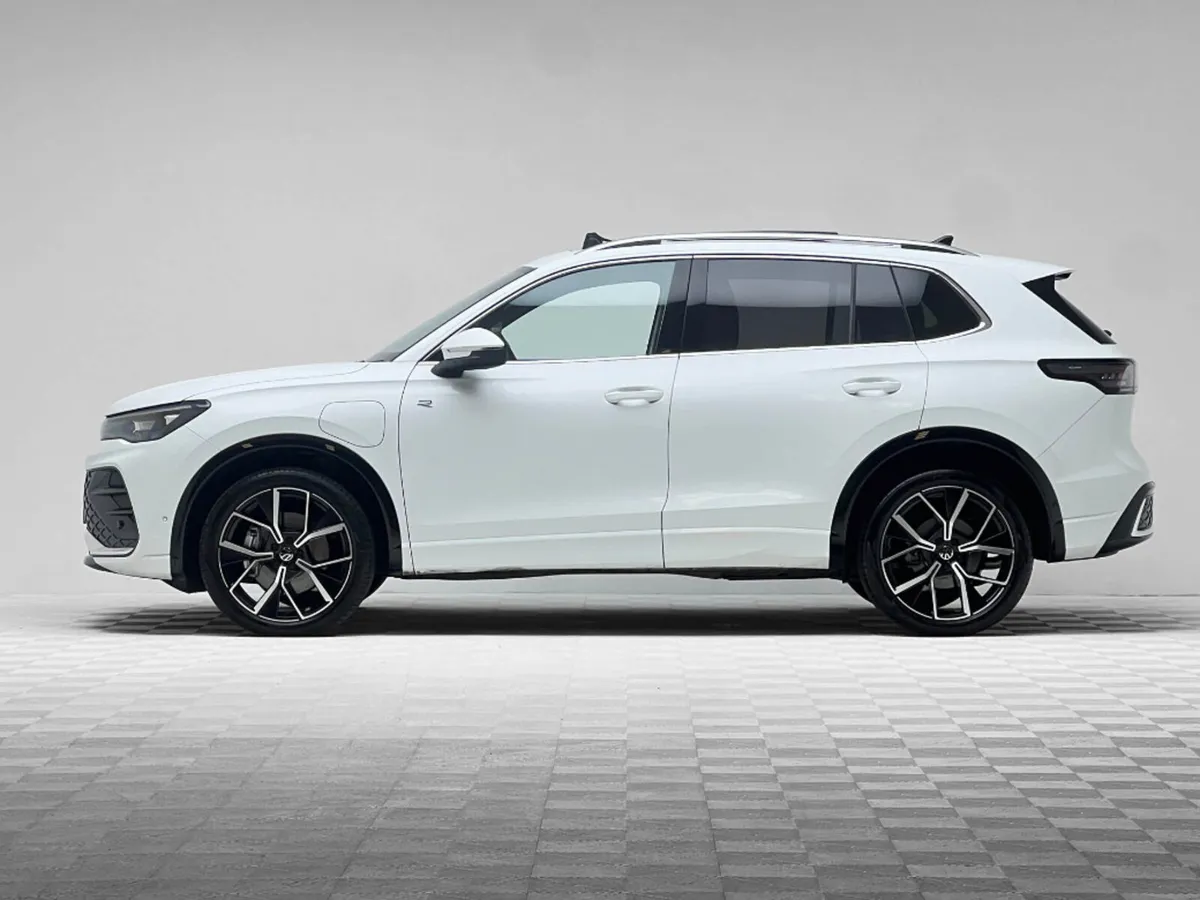 Volkswagen Tiguan R-LINE 1.5 TSI PHEV DSG PAN ROOF - Image 4