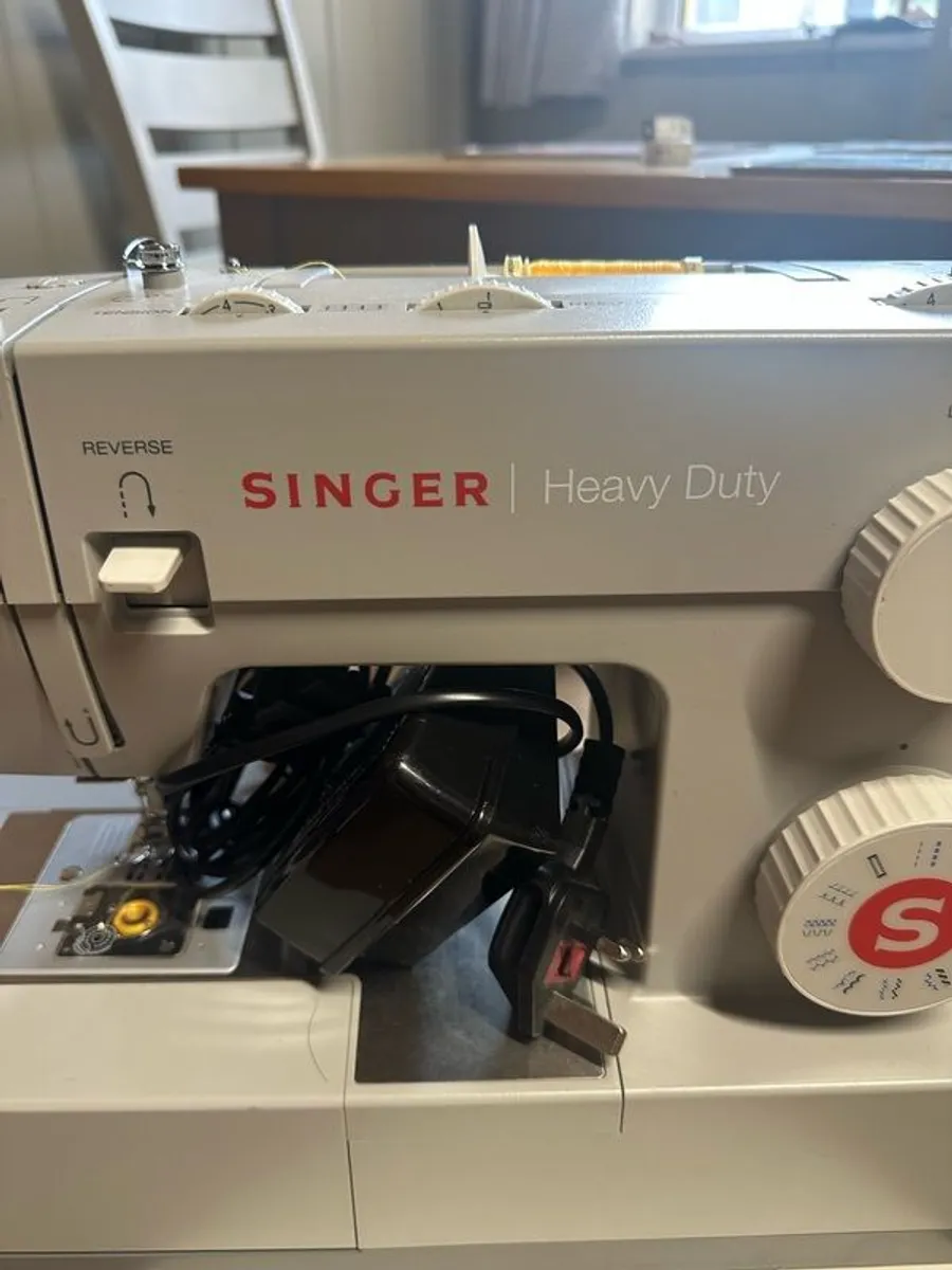SINGER Sewing Machine 4423 - Image 1