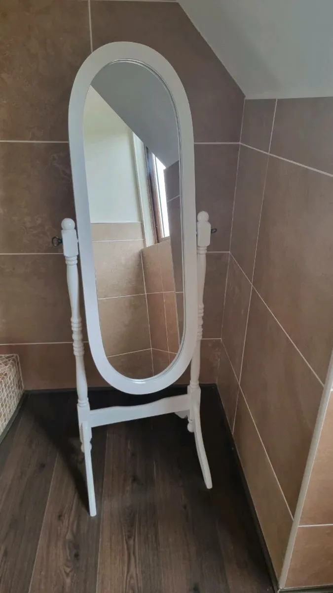 White freestanding  4ft Bedroom / Bathroom mirror - Image 1