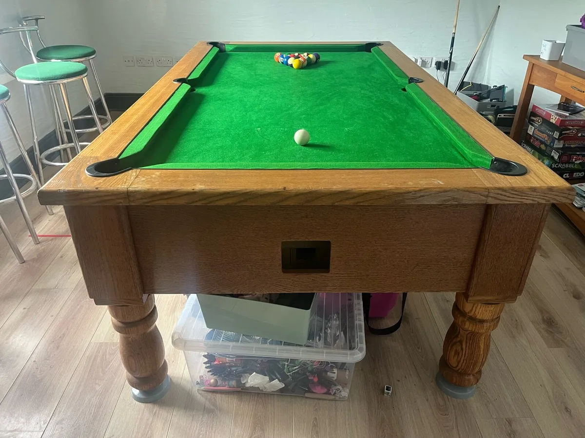 Pool table - Image 1