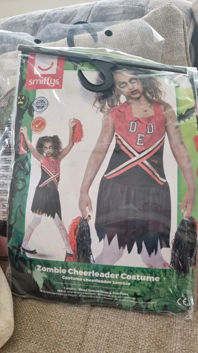 Zombie cheerleader - Image 1