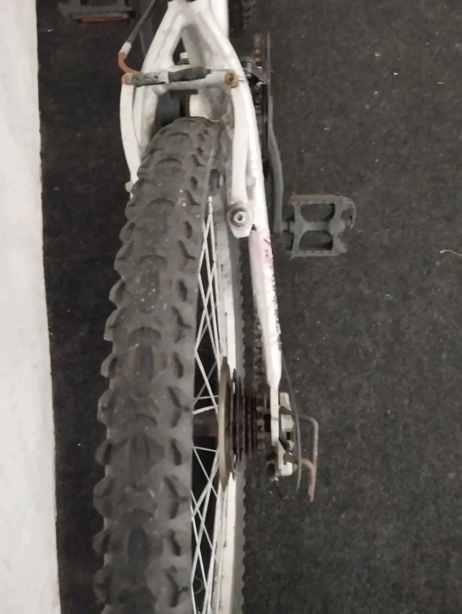 Kids 24inch bike - Image 4