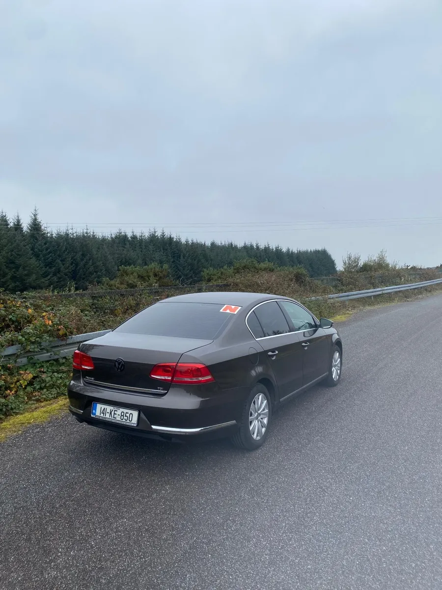 Volkswagen Passat 2014 - Image 2