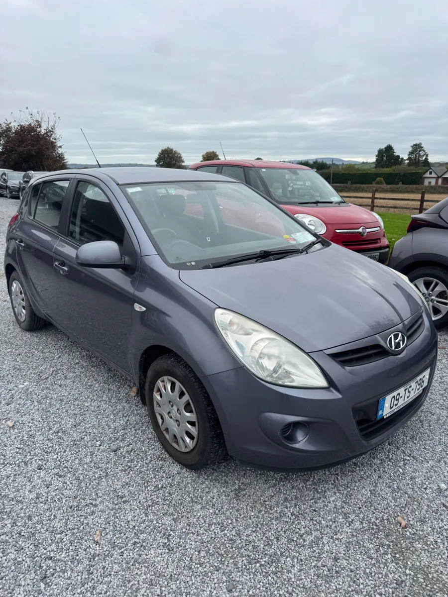 Hyundai i20 2009 taxed and tested - Image 1