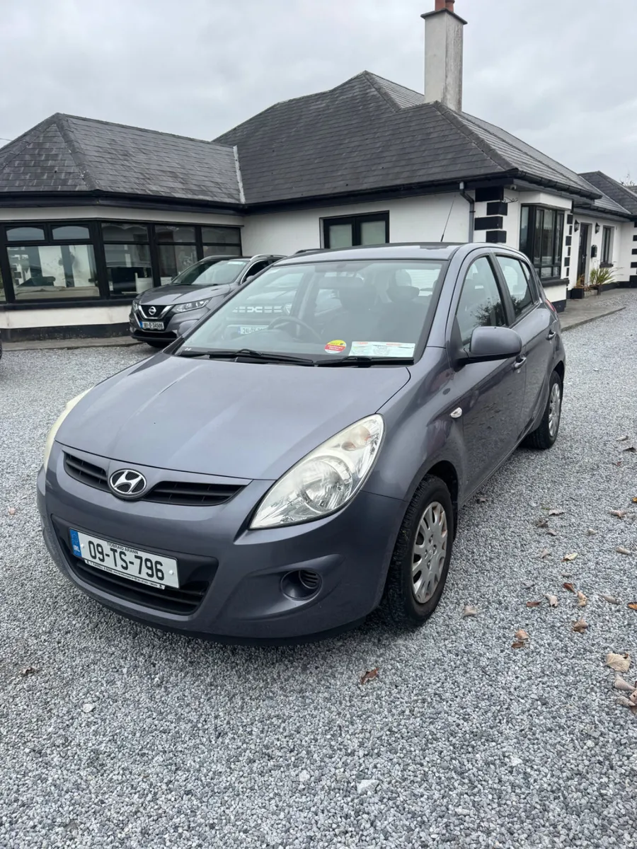 Hyundai i20 2009 taxed and tested - Image 4