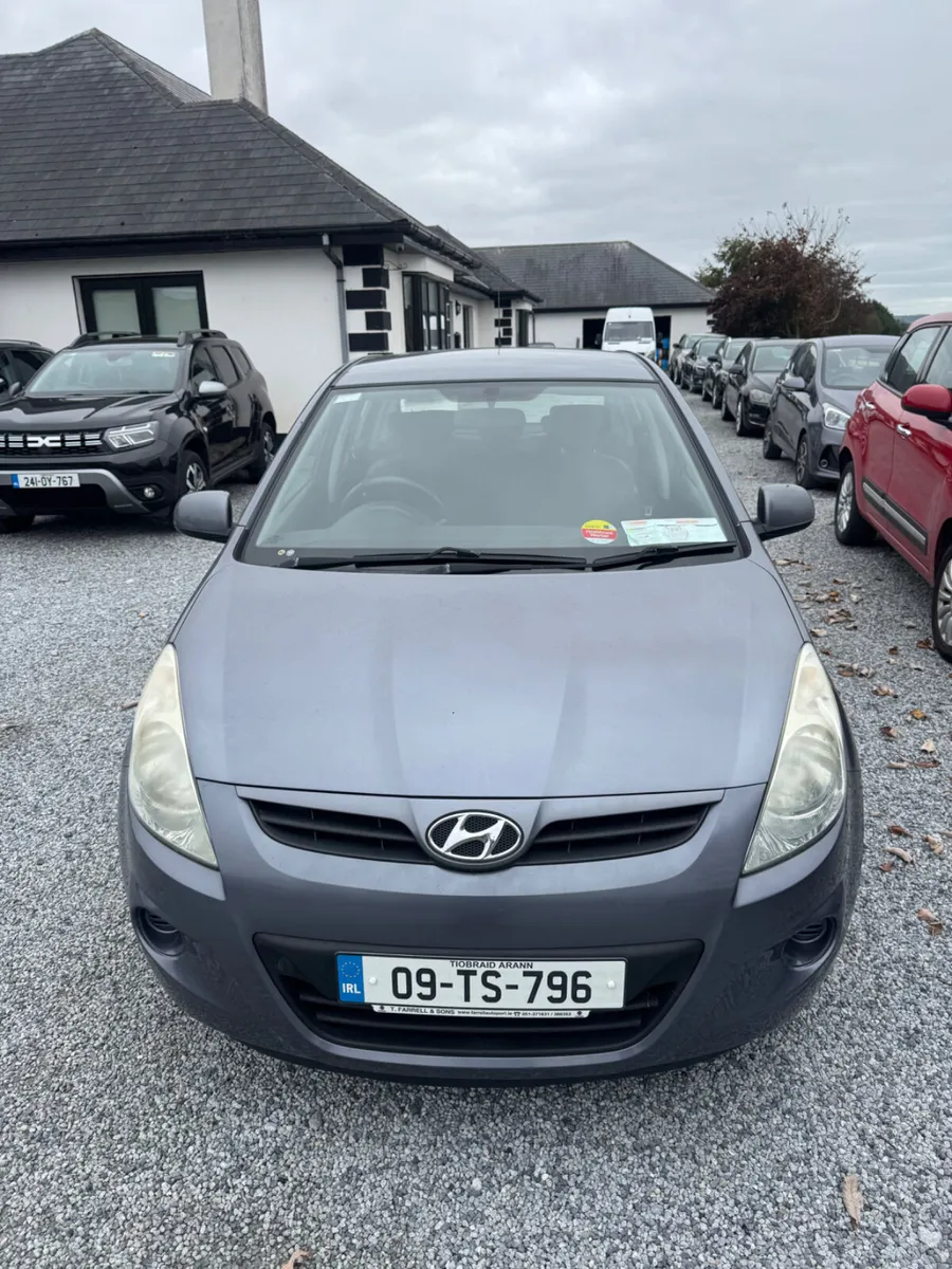 Hyundai i20 2009 taxed and tested - Image 2