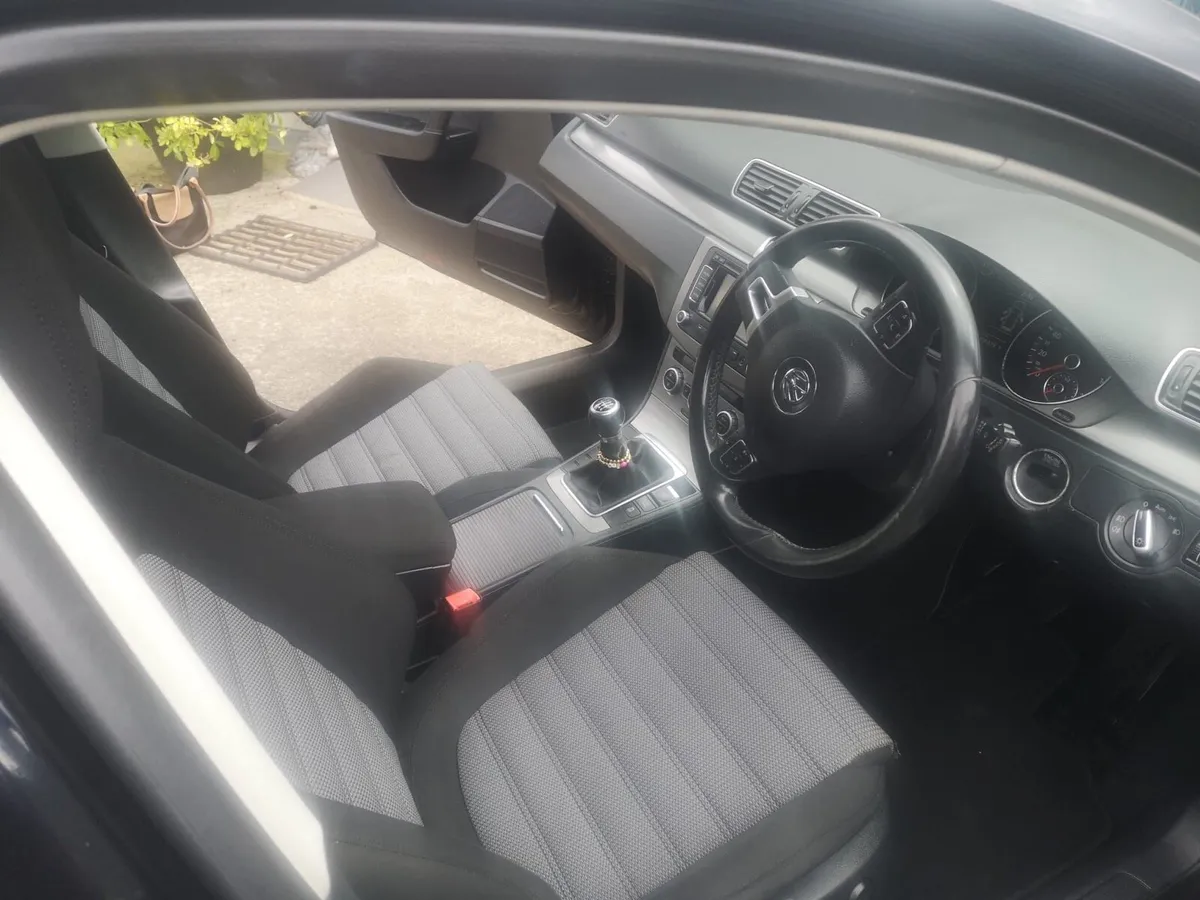 Volkswagen Passat - Image 3