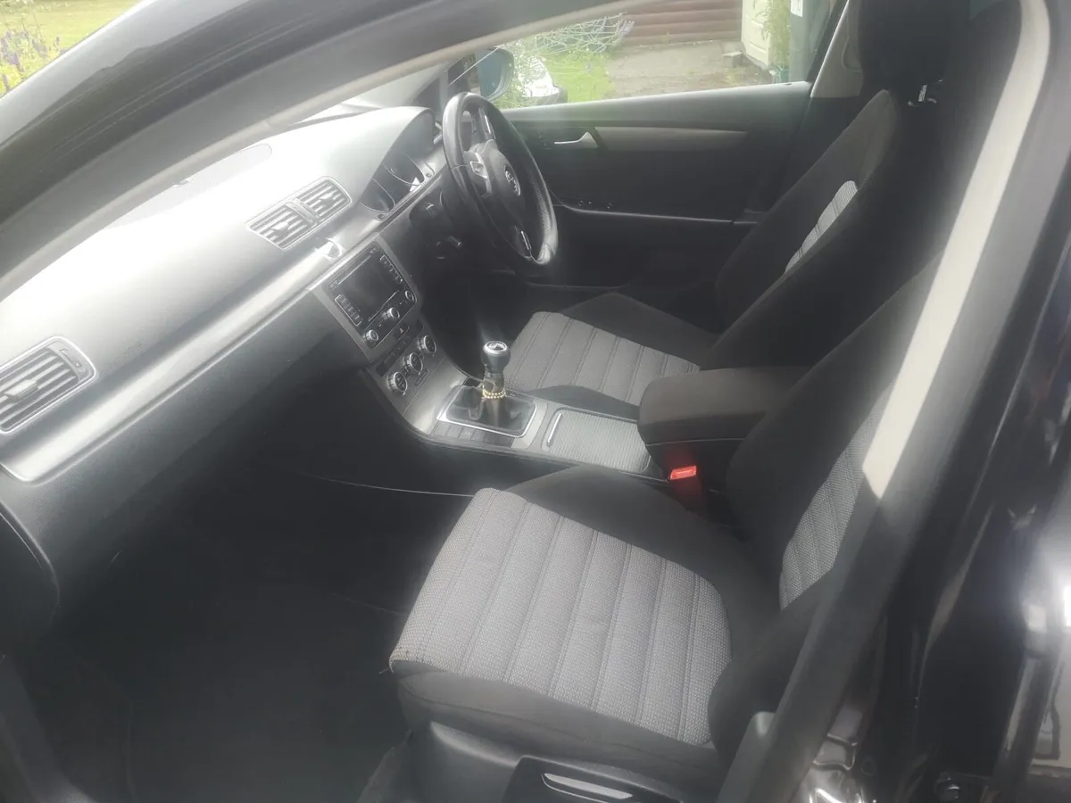Volkswagen Passat - Image 4