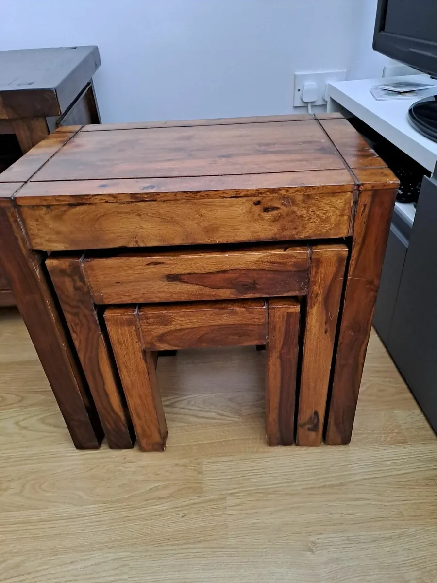 Nest of 3 wooden tables - Image 1