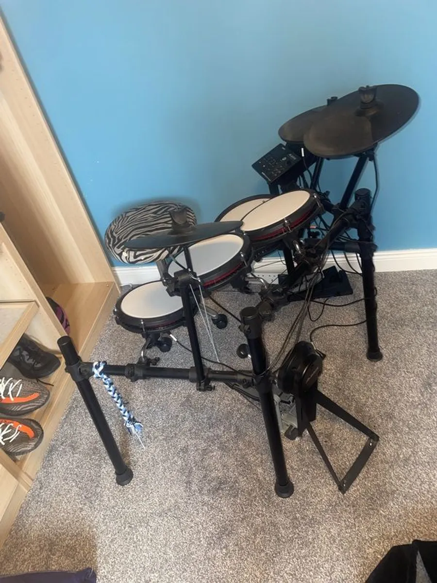 Alesis nitro max electronic drum kit - Image 1
