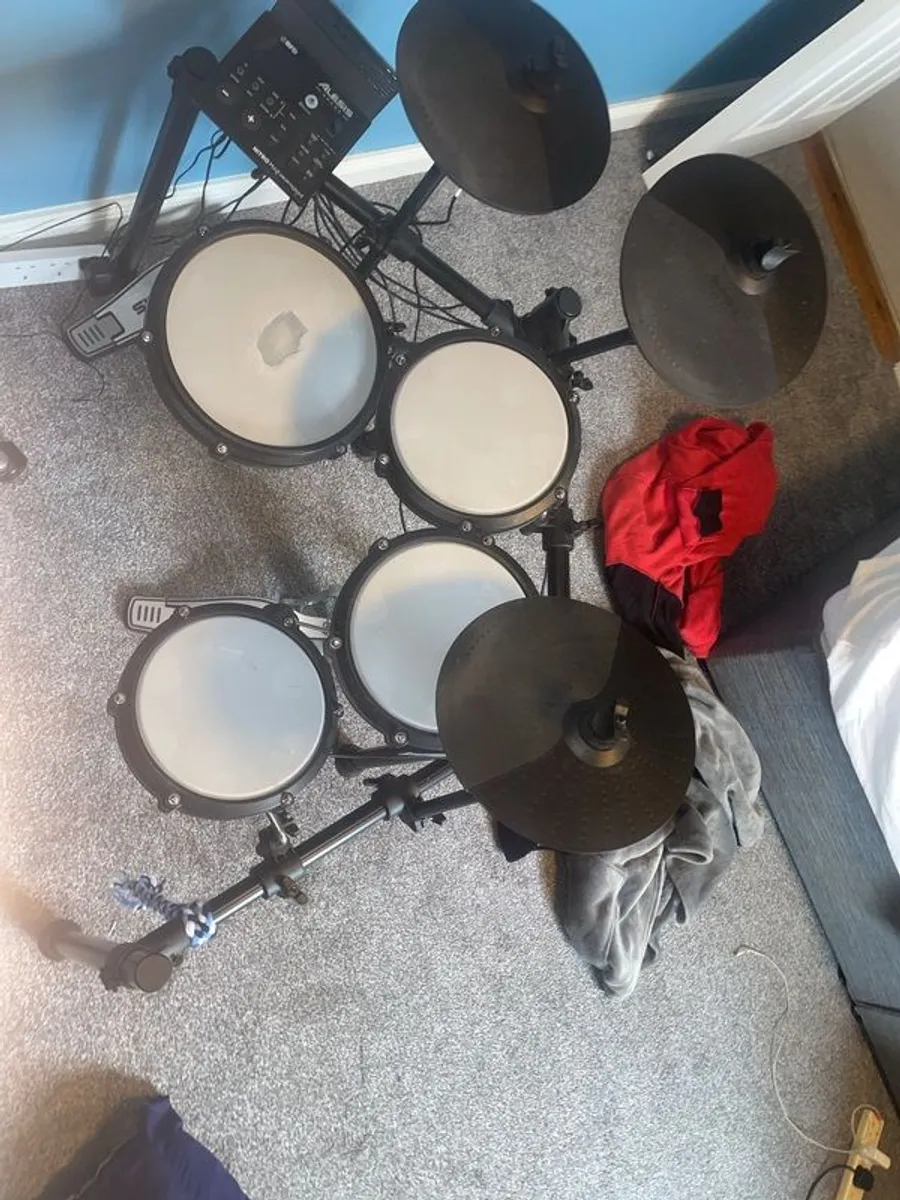 Alesis nitro max electronic drum kit - Image 3