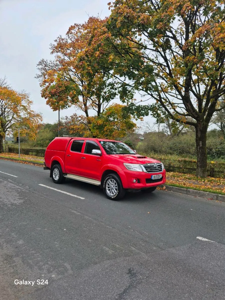 Toyota  Hilux  151 Crew Cab  3.0 Diesel - Image 1