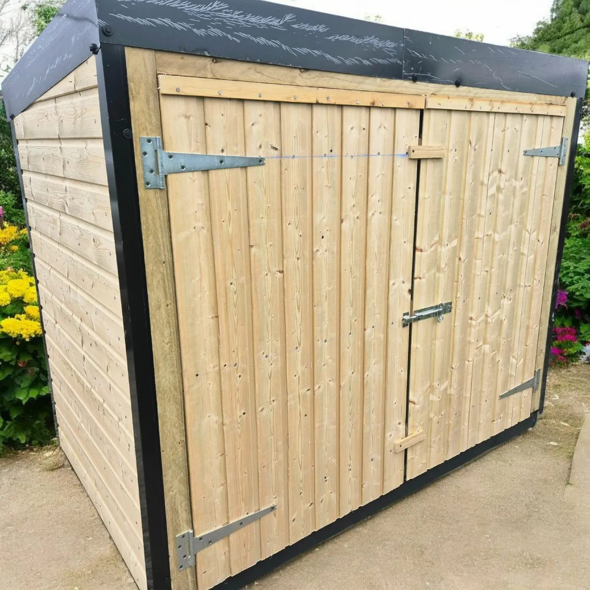 Large bike shed - Image 1