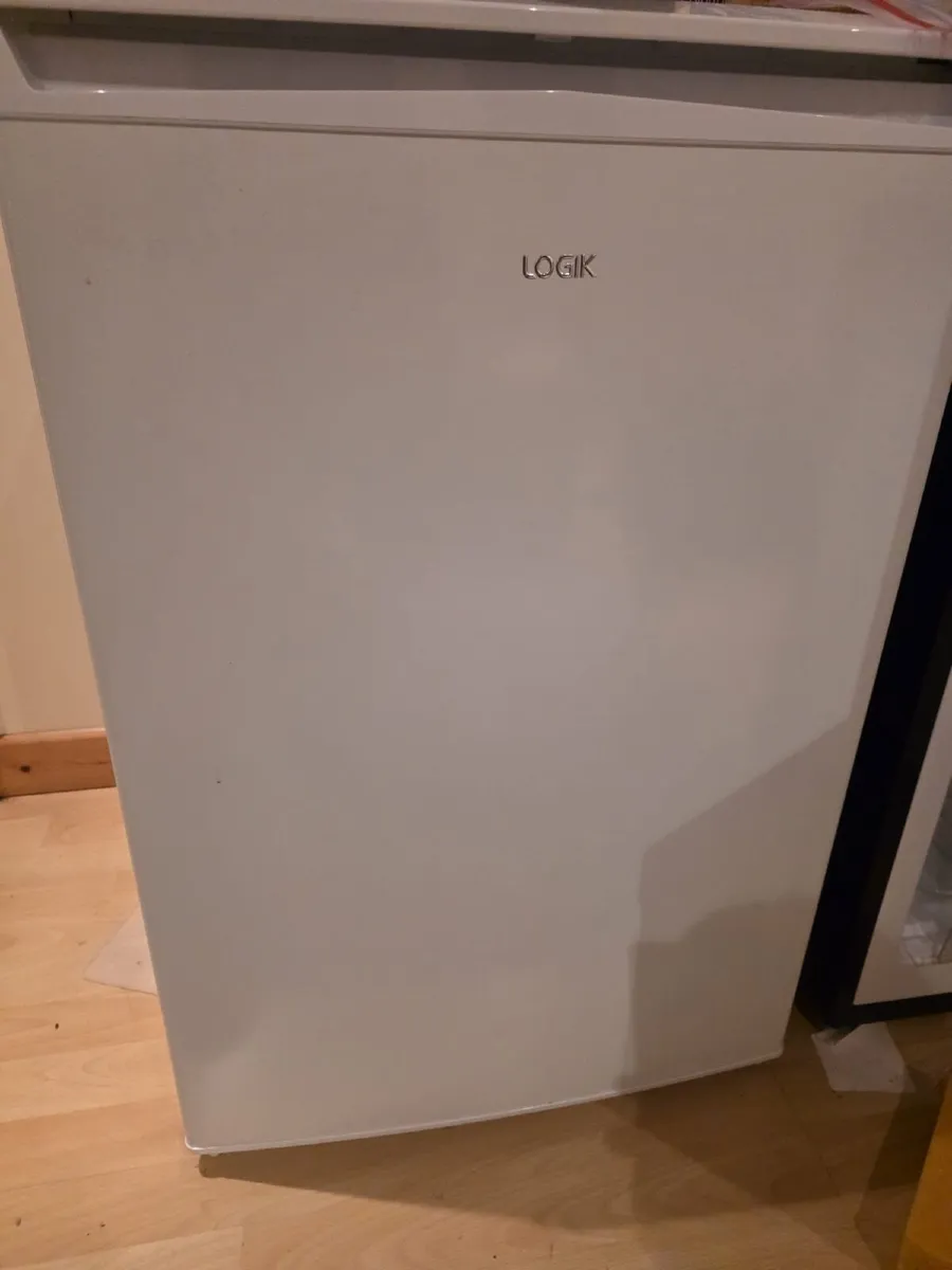 Refrigerator - LOGIK under counter - Image 1