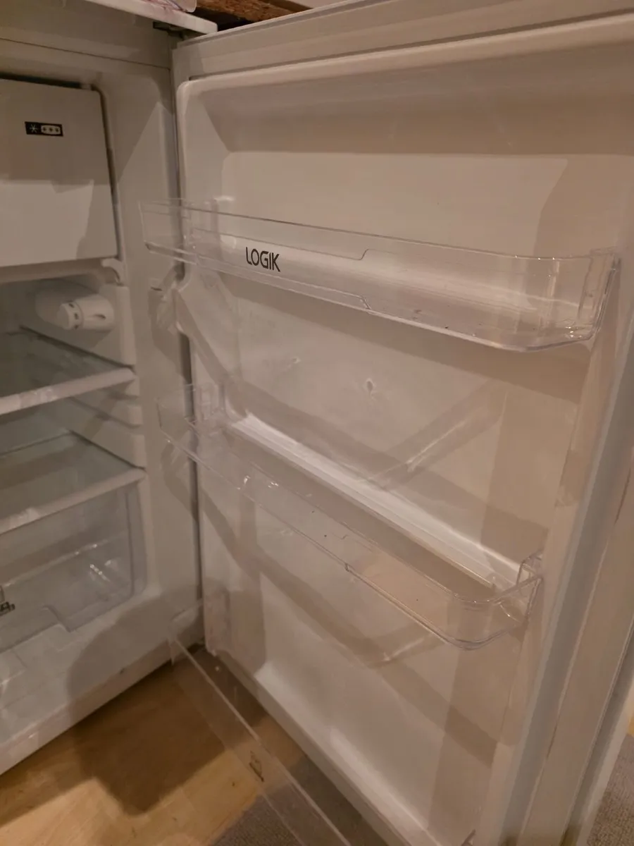 Refrigerator - LOGIK under counter - Image 2