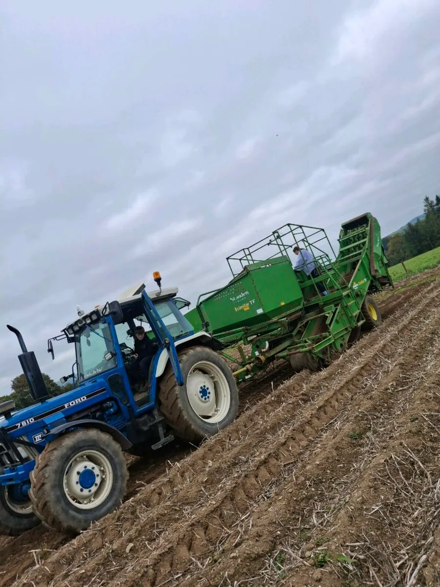 Standen potato harvester - Image 1