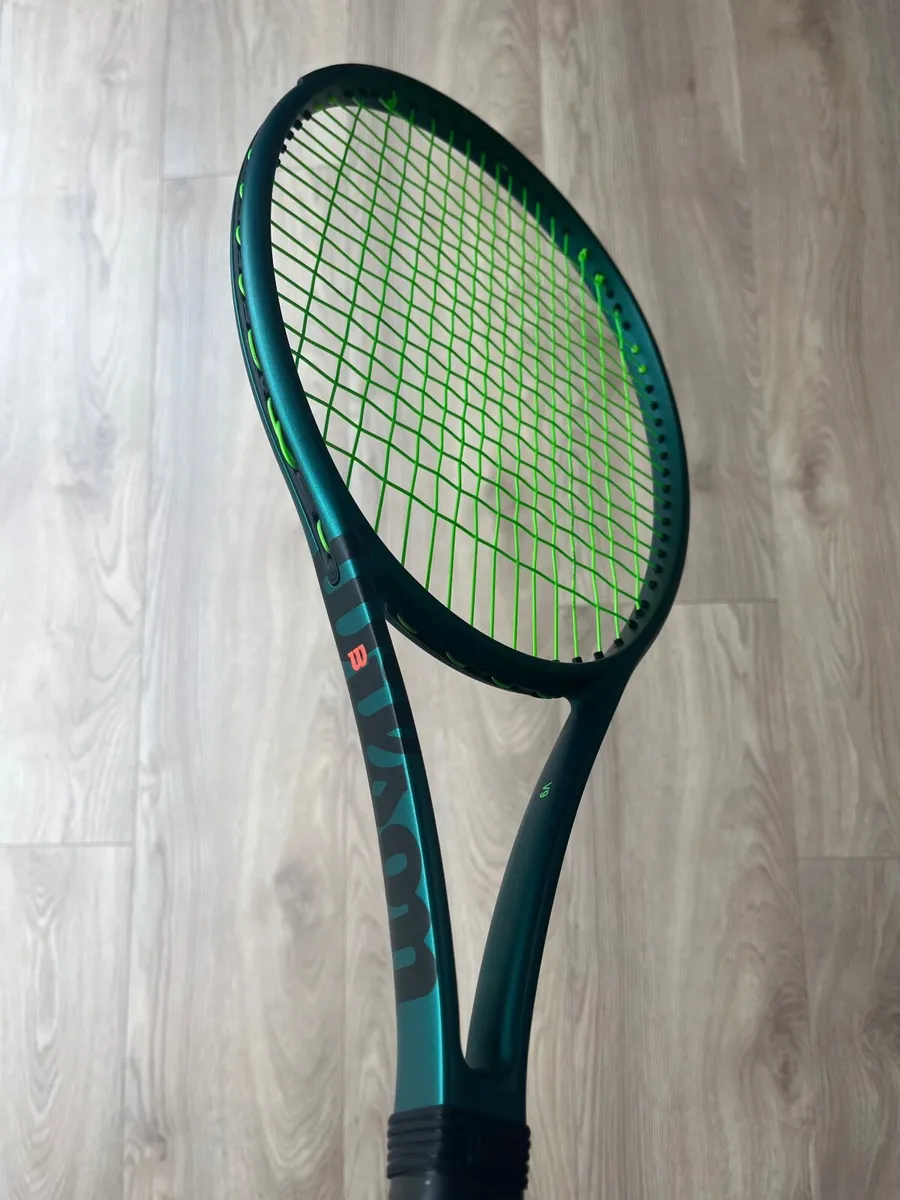 Wilson blade V9 Tennis racket - Image 1