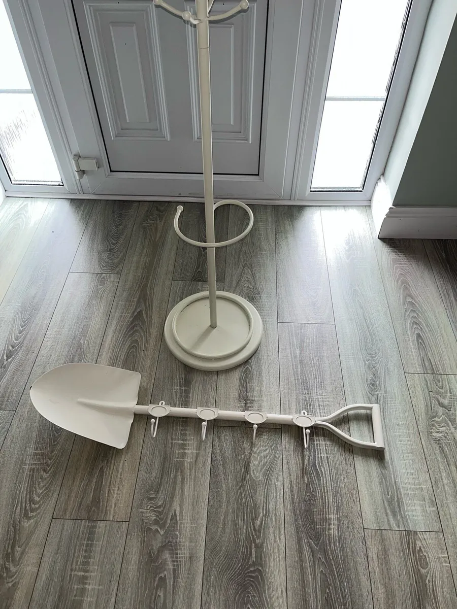 Coat stand and shovel coat hanger - Image 1