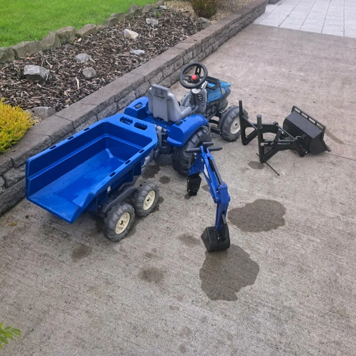Toy tractor - Image 1