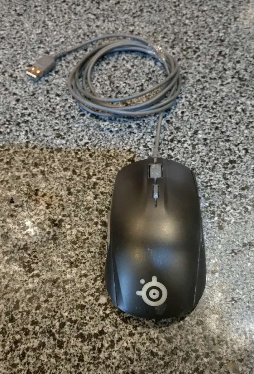 STEELSERIES RIVAL 110 GAMING MOUSE (USED). - Image 1
