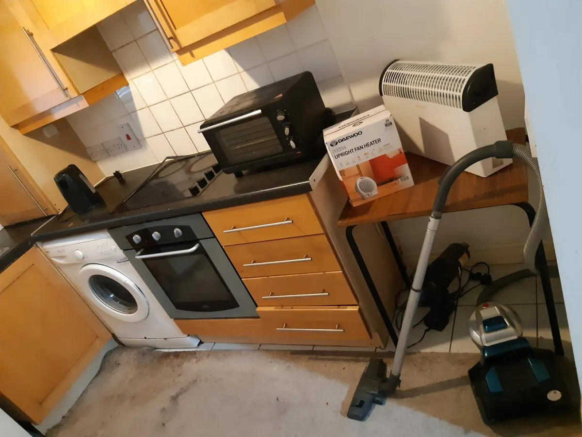 Free Kitchen Units and Appliances - Image 1